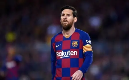 ميسي يقرر البقاء في برشلونة ويصف ادارة النادي بالكارثية