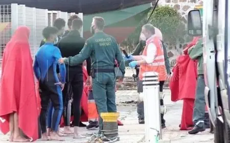 عشرات الشبان يهاجرون الى سبتة عن طريق السباحة