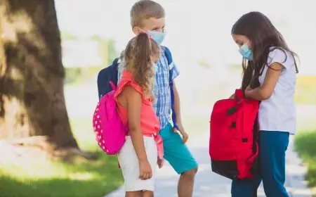 التلاميذ يعودون للمدارس بفرنسا بعد أسابيع من الاغلاق