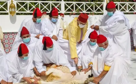 أمير المؤمنين يؤدي صلاة عيد الأضحى ويقوم بنحر أضحية العيد