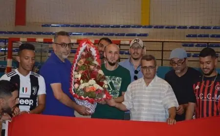 رئيس المجلس الجماعي لتيزنيت يحتفي بأشرف سعود بعد انجاز المنتخب الوطني للـ"فوت سال" في كأس العالم