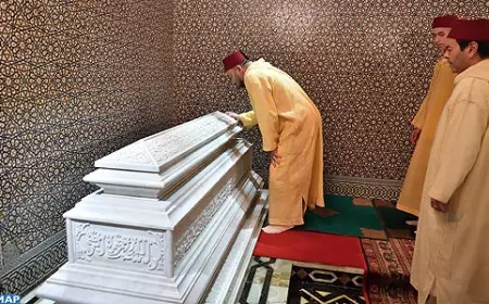 الملك يترأس حفل ديني إحياء لذكرى وفاة الحسن الثاني