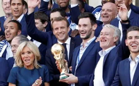 الرئيس الفرنسي ماكرون يحضر مباراة المنتخب المغربي أمام منتخب بلاده في قطر