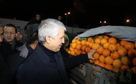 وزير الفلاحة يتفقد سوق الخضر و الفواكه بإنزكان