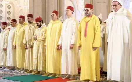 أمير المؤمنين يؤدي صلاة عيد الفطر بالمسجد المحمدي بمدينة الدار البيضاء