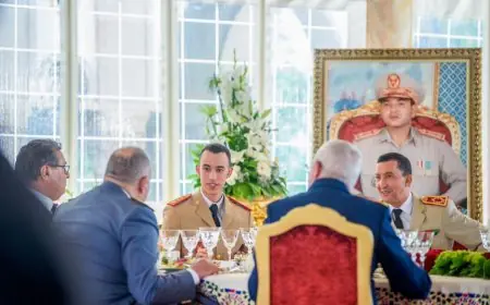 ولي العهد يحضر مأدبة غداء بنادي الضباط بمناسبة تأسيس القوات المسلحة الملكية