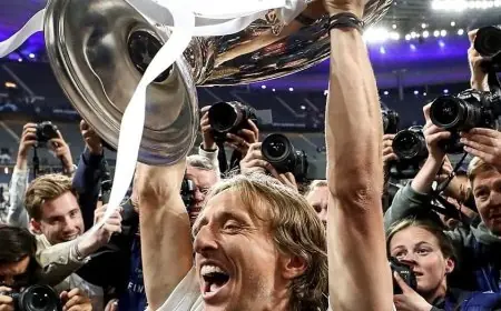 فريق ريال مدريد يجدد عقد مودريتش حتى 2024