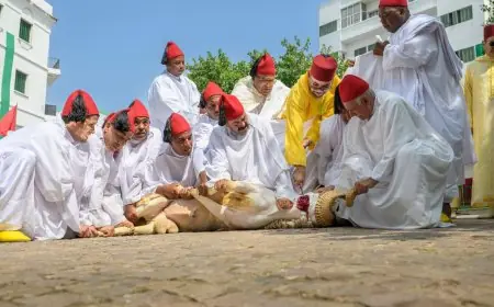 الملك يؤدي صلاة العيد  بمسجد الحسن الثاني في تطوان