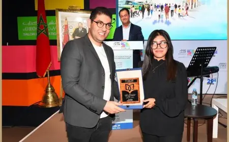 المهدي بنسعيد يشرف على توزيع الجوائز على المتوجين بجائزة الشعراء الشباب