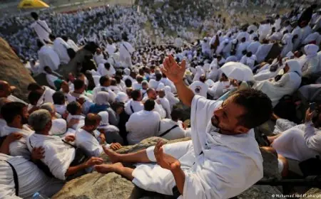 أكثر من مليوني حاج يقفون بعرفة
