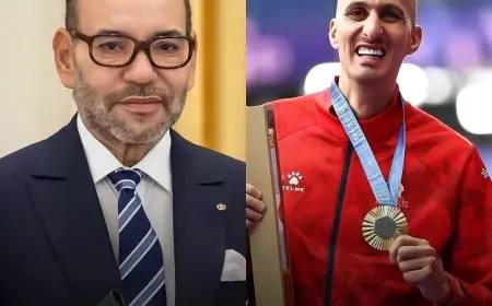 الملك محمد السادس يستقبل البطل الأولمبي سفيان البقالي بالقصر الملكي بتطوان
