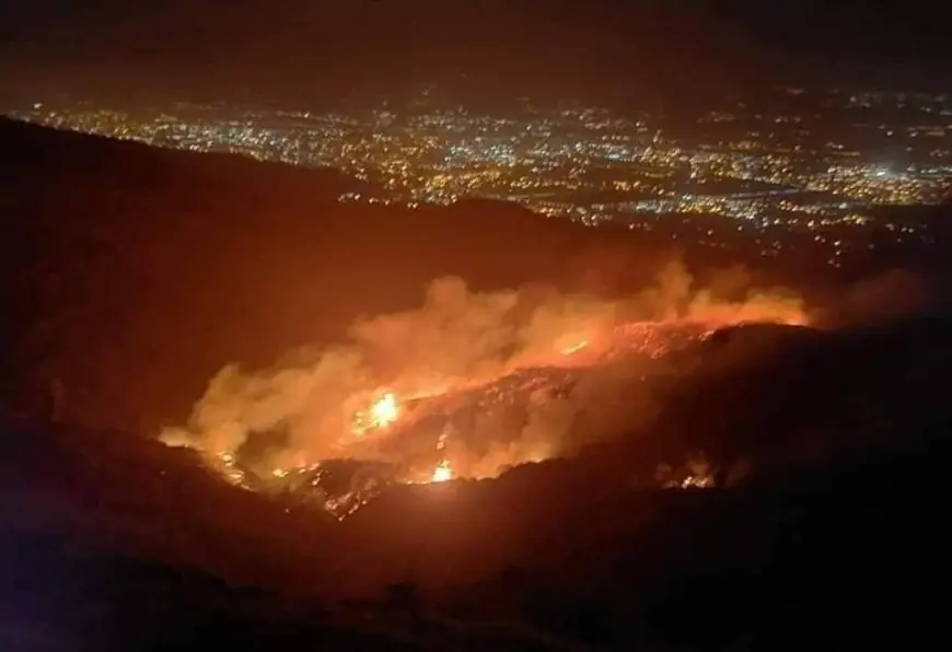 اندلاع حرائق مهولة بعدة مناطق في الجزائر