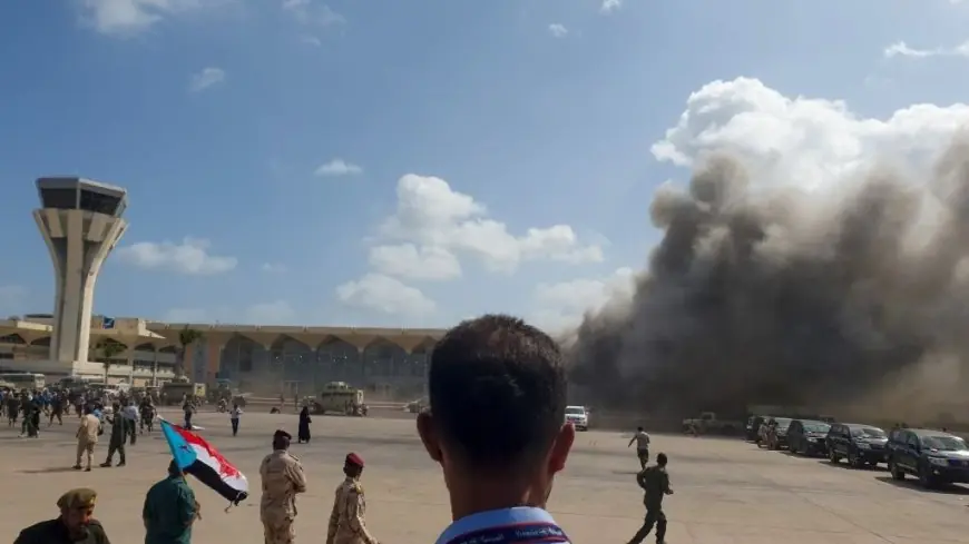 اليمن.. انفجارين بمطار عدن عند وصول وفد الحكومة اليمنية من الرياض