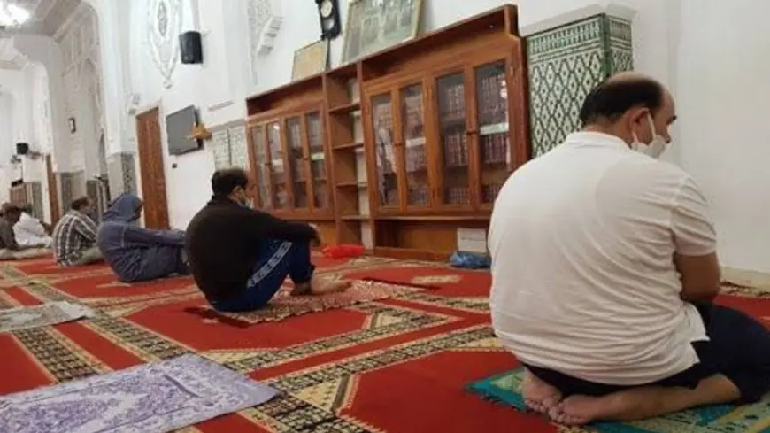وزارة الأوقاف تمنع إقامة صلاة العشاء بالمساجد