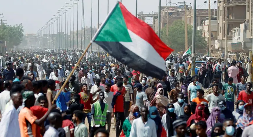 انقلاب عسكري في السودان والبرهان يعلن حل المجلس السيادي والحكومة وفرض حالة الطوارىء في البلاد