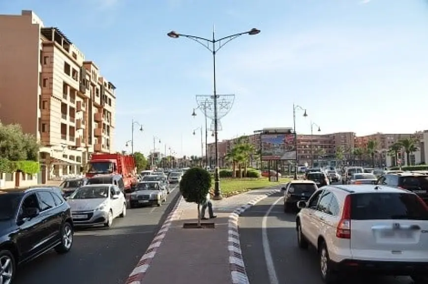 مراكش... العطلة البينية تؤثر على حركية المرور و مواطنون ينتظرون بشغف الانفاق تحت أرضية
