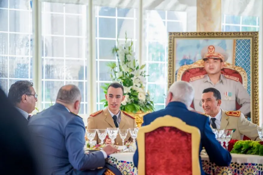 ولي العهد يحضر مأدبة غداء بنادي الضباط بمناسبة تأسيس القوات المسلحة الملكية