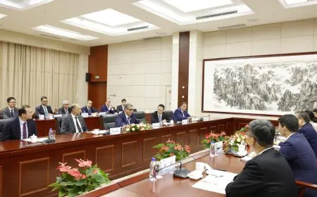أخنوش يجتمع برئيس مجموعة “صنرايز” الرائدة عالميا في صناعة النسيج