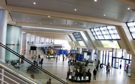 الجزائر تحتجز وفدا مغربيا  في مطار هواري بومدين