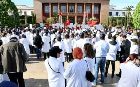 الأطباء الداخليون والمقيمون يعلنون إضرابا وطنيا لثلاثة أيام
