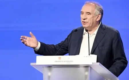 ماكرون يعين فرانسوا بايرو رئيسا للوزراء في فرنسا