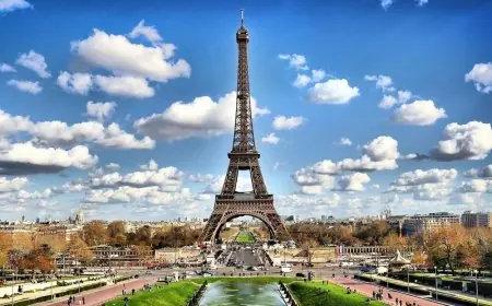 فرنسا تتصدر السياحية العالمية باستقبال 100 مليون سائح في عام 2024