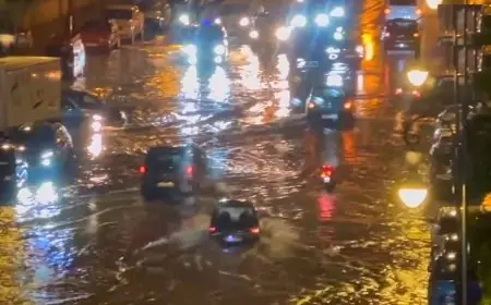 بالصور .. أمطار غزيرة تغرق شوارع طنجة بالمياه