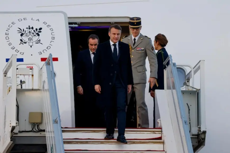 إيمانويل ماكرون يصل إلى بيروت في زيارة لمناقشة سبل دعم لبنان
