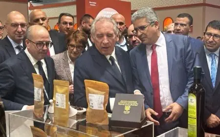 الوزير الأول الفرنسي يزور الجناح المغربي بالمعرض الدولي للفلاحة بباريس