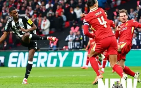 نيوكاسل يونايتد يتوج بكأس الرابطة الإنجليزية للمرة الأولى في تاريخه