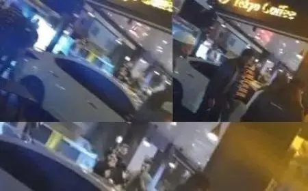 سيارة تصطدم بمقهى يضع الكراسي والطاولات على الرصيف بأكادير
