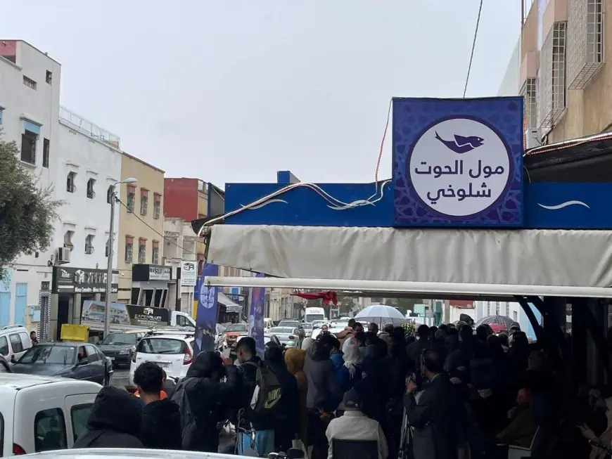 أكادير.. فوضى خلال افتتاح محل "مول الحوت" وتساؤلات عن اجراءات السلامة الصحية