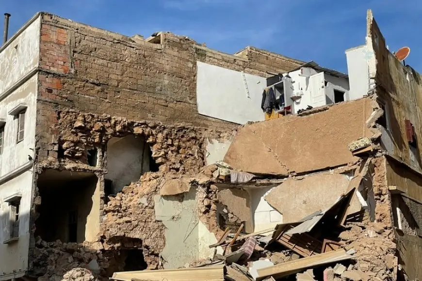 انهيار منزل وسط المدينة القديمة بالبيضاء.. والسلطات تواصل عمليات الإنقاذ
