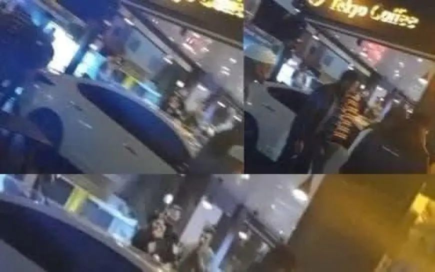 سيارة تصطدم بمقهى يضع الكراسي والطاولات على الرصيف بأكادير