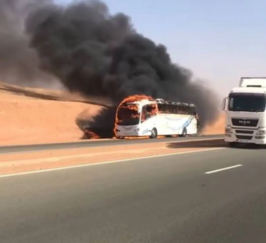 اندلاع حريق مفاجئ في حافلة لنقل المسافرين بين كلميم وطانطان