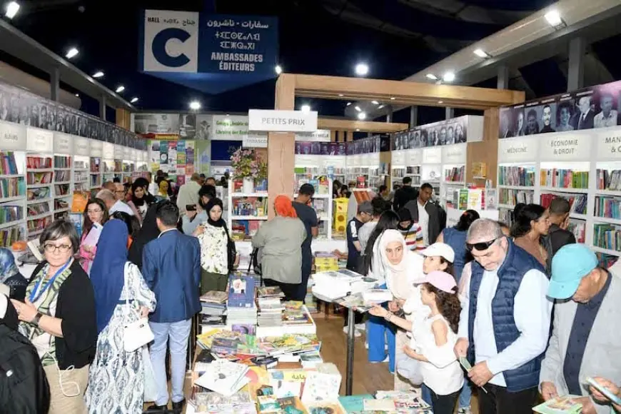 معرض الكتاب بالرباط يستقطب أكثر من 403 آلاف زائر في دورته الـ30