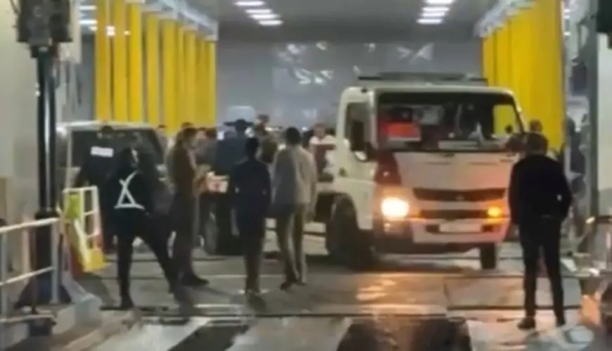 عطب مفاجئ يعطل حركة باخرة في ميناء طنجة.. ويترك عشرات المسافرين عالقين
