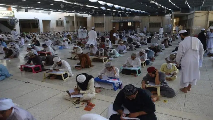 باكستان تغلق أكثر من ألف مدرسة قرآنية في كشمير خشية تصعيد عسكري