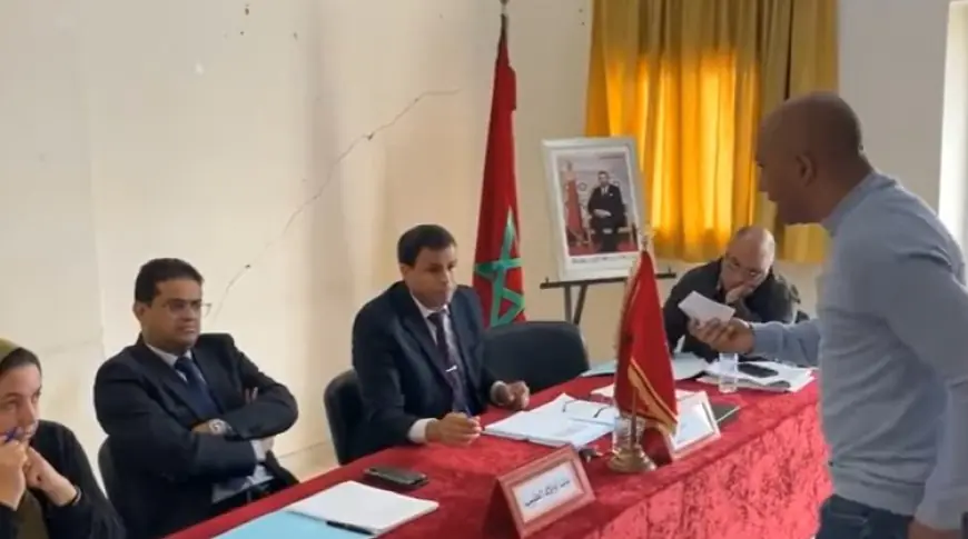 اتهام رئيس جماعة بمحاولة رشوة مستشار يربك دورة ماي بأولاد الطيب بفاس