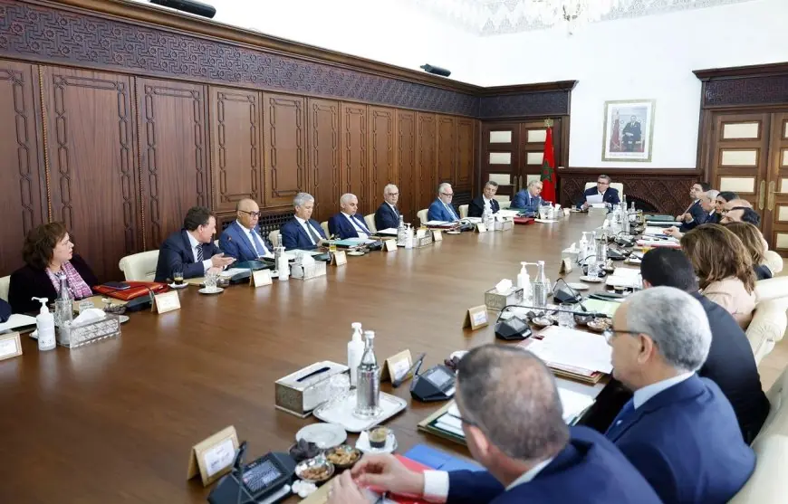 أخنوش يدعو لتفعيل الحوار الاجتماعي القطاعي واعتماد مشاورات منتظمة