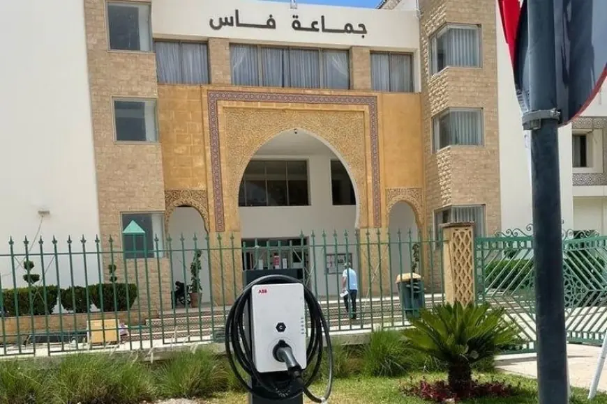 غياب شبه جماعي بمجلس فاس يضع العمدة في مرمى الانتقادات