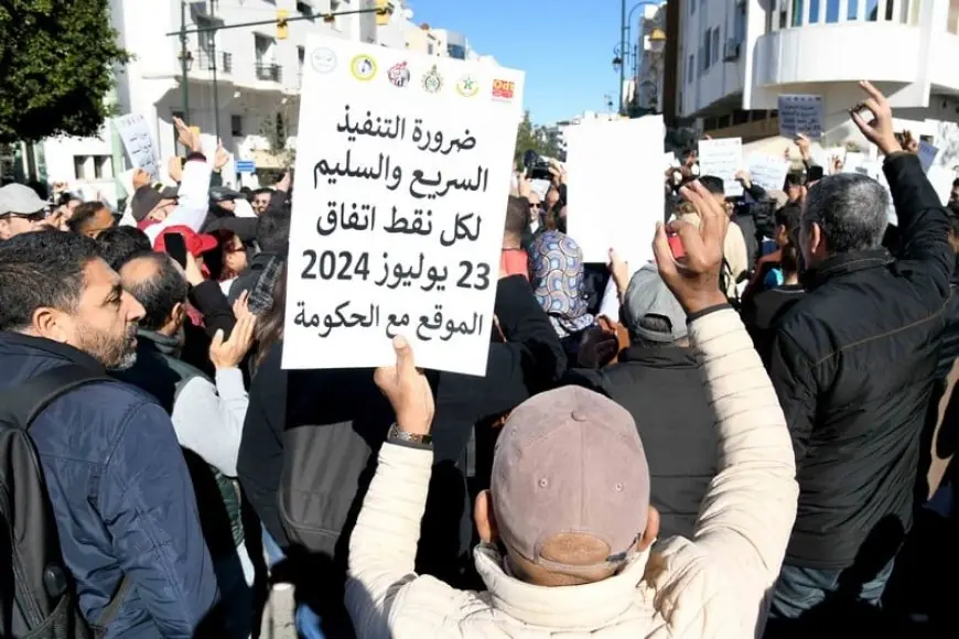 الحكومة تلتزم بنظام أساسي نموذجي ومركزية الأجور لمهنيي الصحة