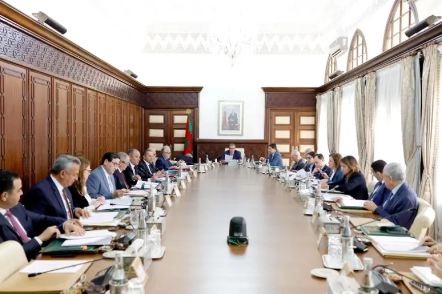 أخنوش يدعو لتعبئة شاملة لتنفيذ مشروع المرسوم الخاص بالعقوبات البديلة