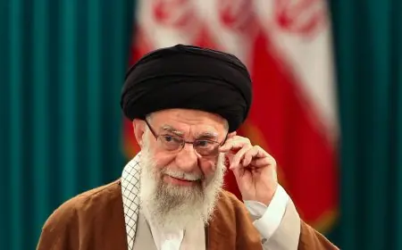 خامنئي يعين محمد باكبور قائدا عاما للحرس الثوري الإيراني وعبد الرحيم موسوي قائدا لهيئة الأركان