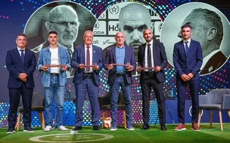 تكريم وليد الركراكي في المؤتمر الدولي لمدربي كرة القدم بمدريد