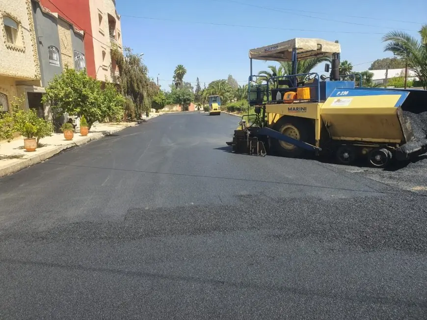 شبهة تلاعبات في صفقات "تزفيت الطرق" تلاحق جماعات ببرشيد والنواصر والمحمدية