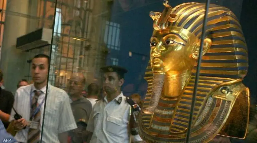 قناع توت عنخ آمون يغادر متحف التحرير متجها إلى الجيزة