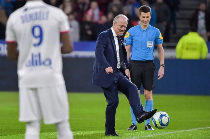 وفاة اللاعب والمدرب الفرنسي برنار لاكومب