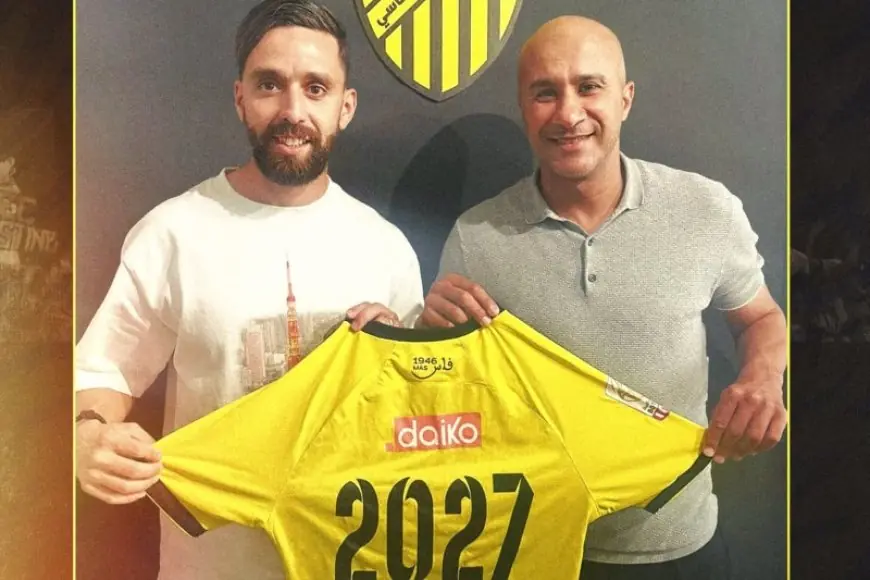 المغرب الفاسي يجدد عقد لاعبه أشرف هرماش