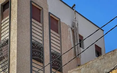 مصرع عامل صباغة إثر سقوط من علو بسطات ونجاة زميله بأعجوبة